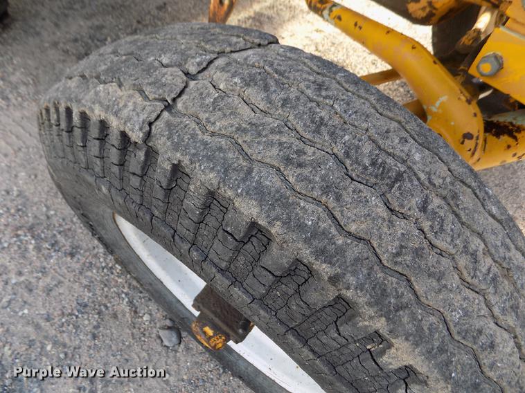 image for item DB9119 International 2424 tractor