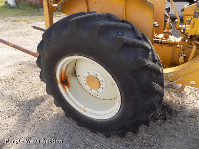 image for item DB9119 International 2424 tractor