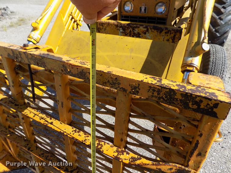 image for item DB9119 International 2424 tractor