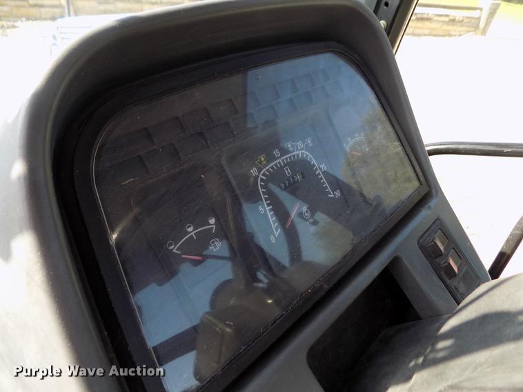 image for item DB9122 2002 New Holland TS100 MFWD tractor