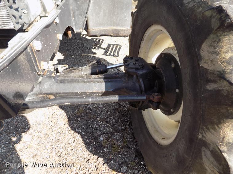 image for item DB9122 2002 New Holland TS100 MFWD tractor