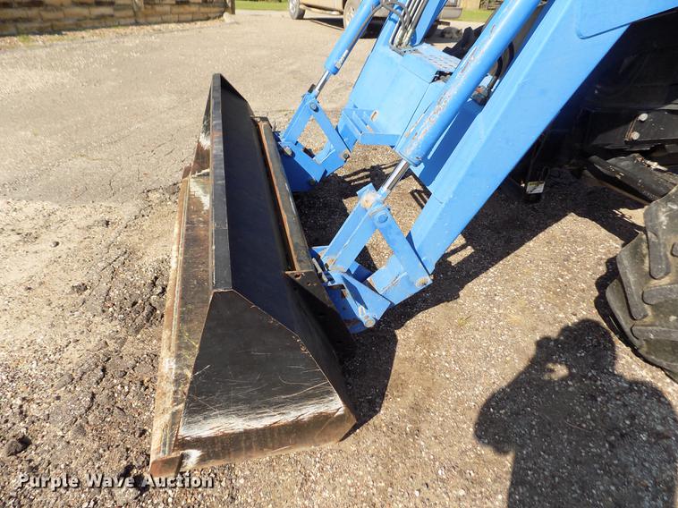 image for item DB9122 2002 New Holland TS100 MFWD tractor