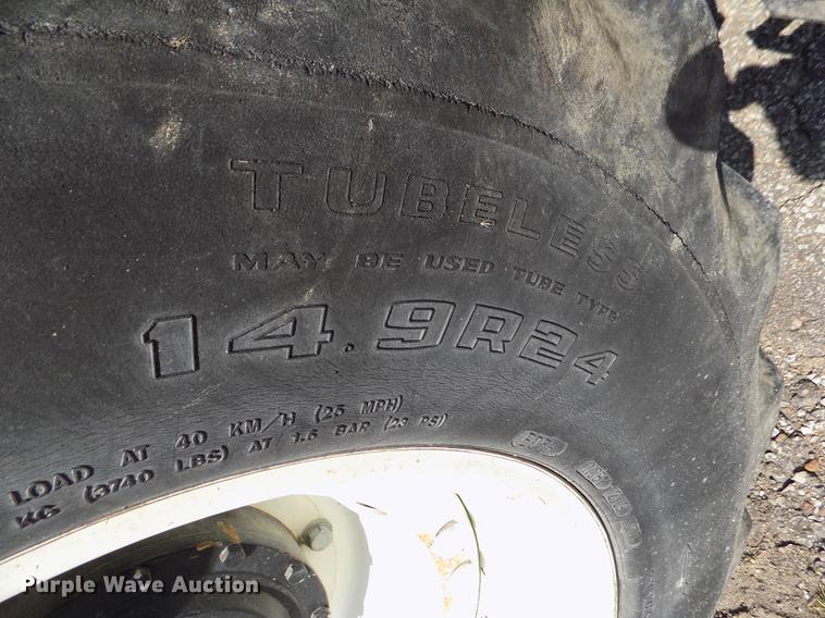 image for item DB9122 2002 New Holland TS100 MFWD tractor