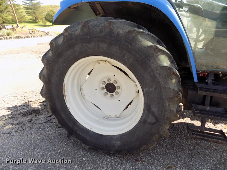 image for item DB9122 2002 New Holland TS100 MFWD tractor