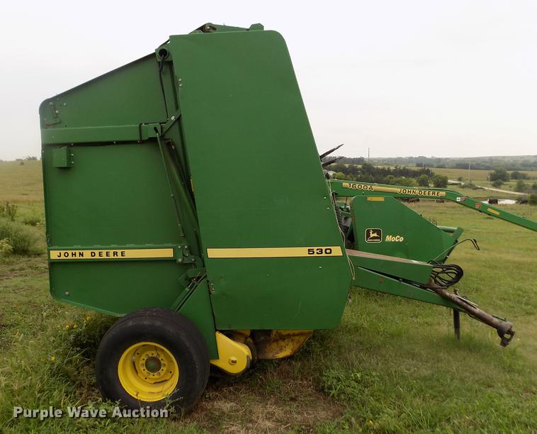 image for item DB9133 John Deere 530 round baler
