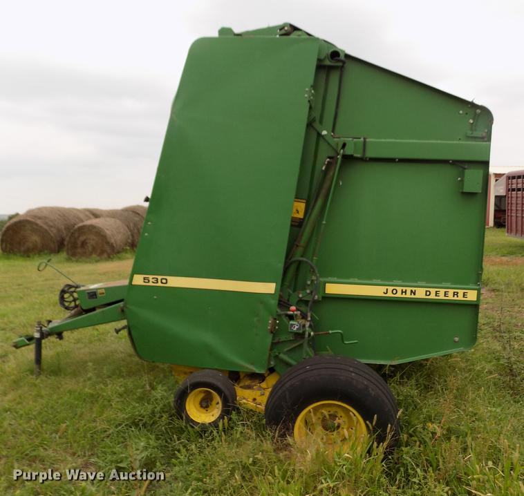 image for item DB9133 John Deere 530 round baler
