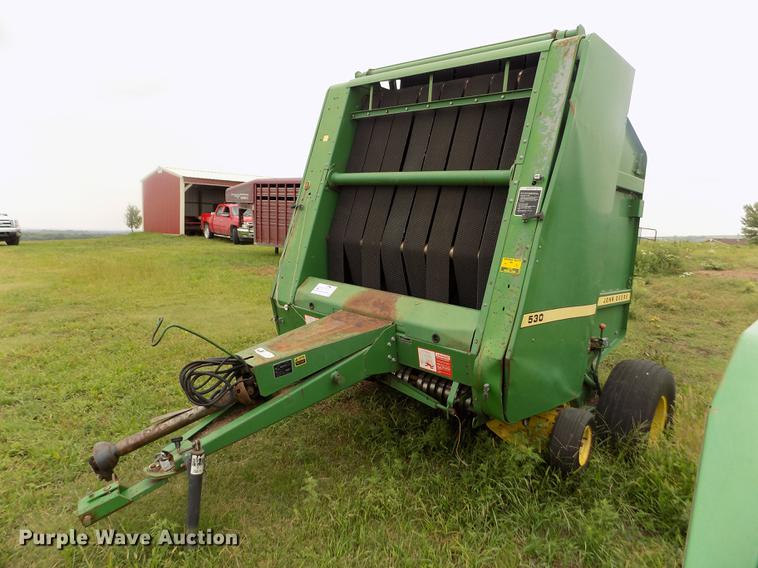 image for item DB9133 John Deere 530 round baler