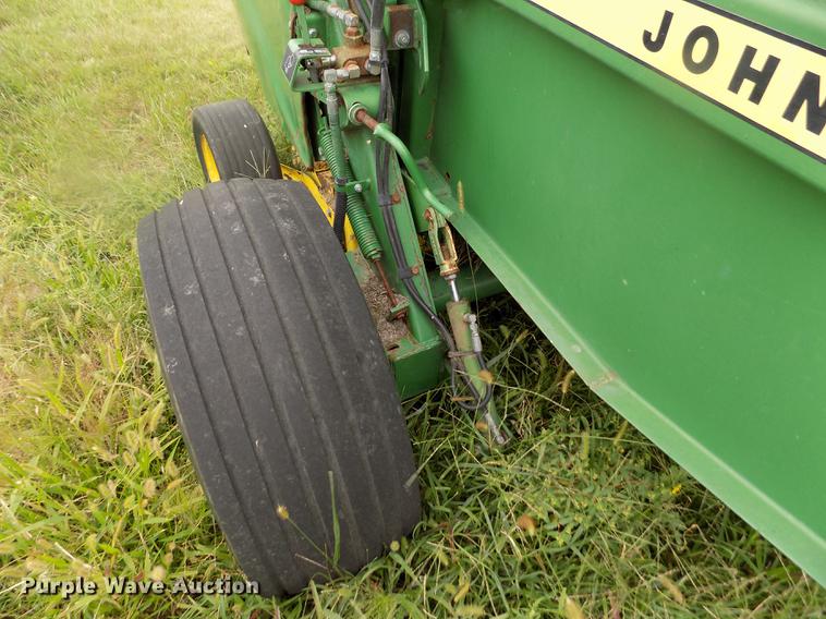 image for item DB9133 John Deere 530 round baler