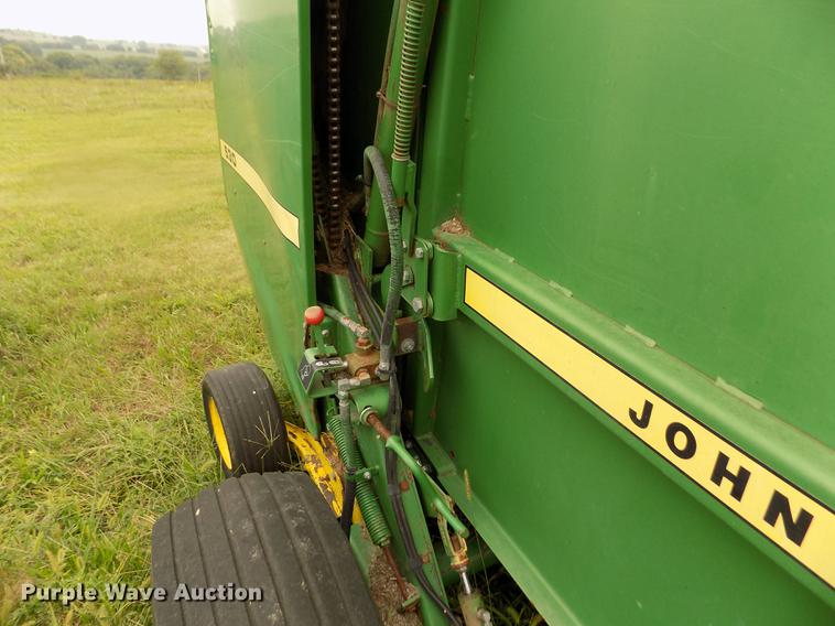 image for item DB9133 John Deere 530 round baler