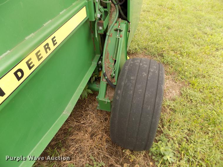 image for item DB9133 John Deere 530 round baler