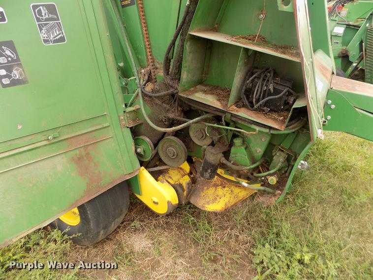 image for item DB9133 John Deere 530 round baler