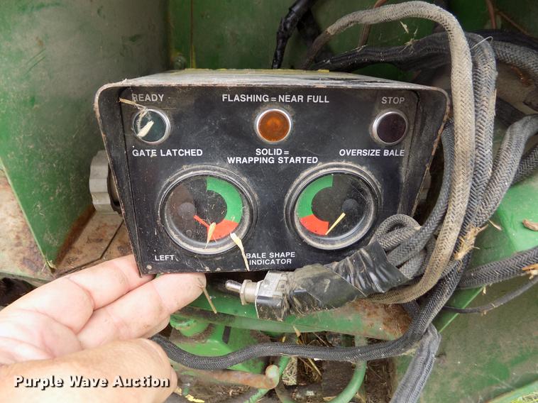 image for item DB9133 John Deere 530 round baler