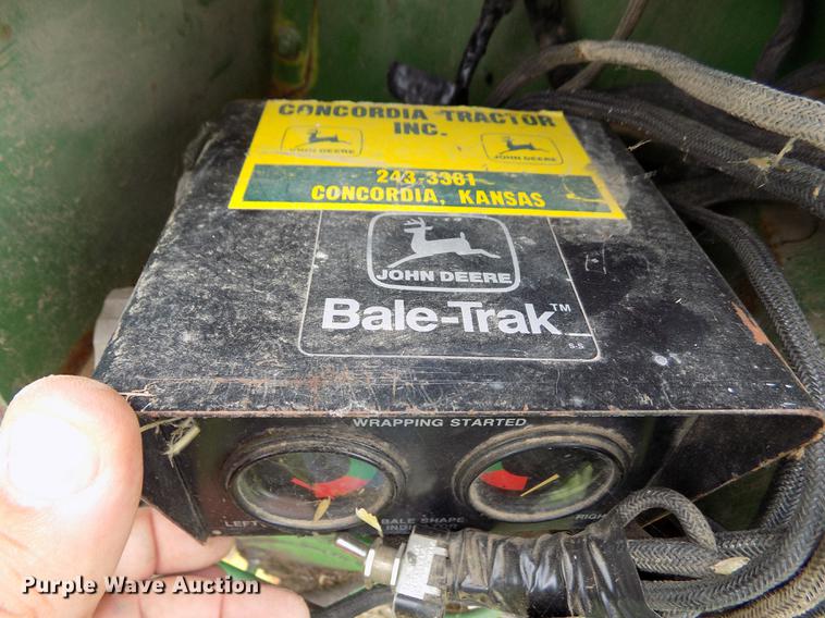 image for item DB9133 John Deere 530 round baler