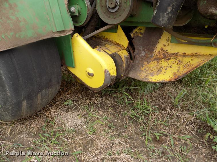 image for item DB9133 John Deere 530 round baler