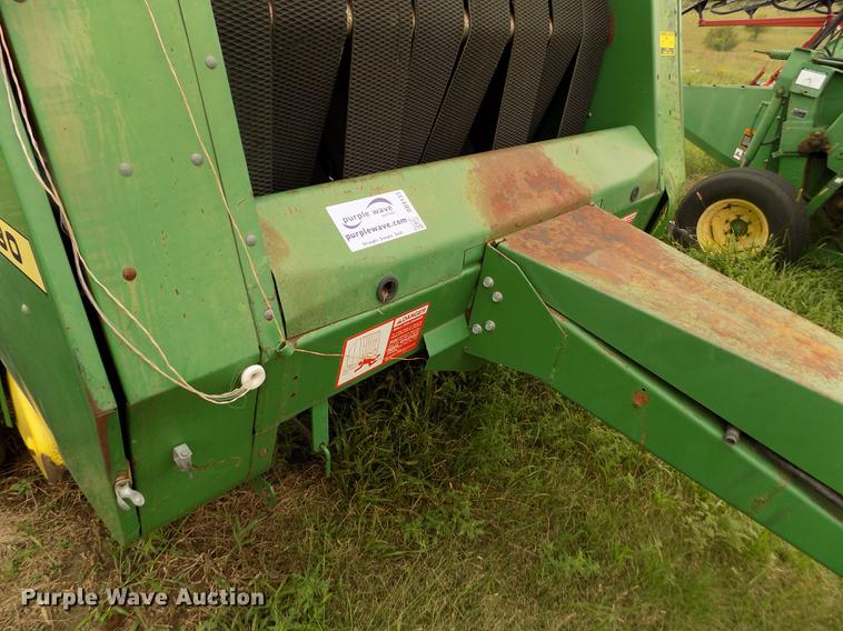 image for item DB9133 John Deere 530 round baler