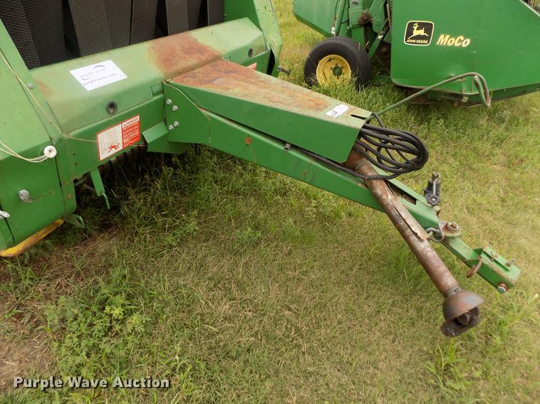 image for item DB9133 John Deere 530 round baler