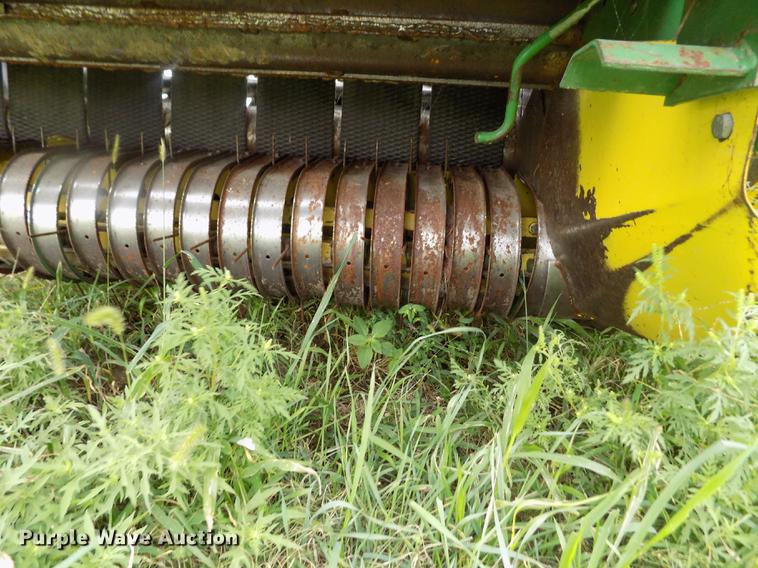 image for item DB9133 John Deere 530 round baler