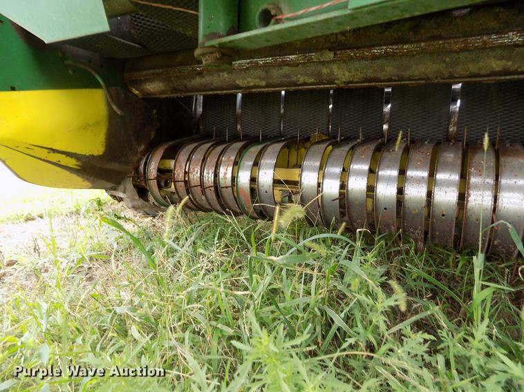 image for item DB9133 John Deere 530 round baler