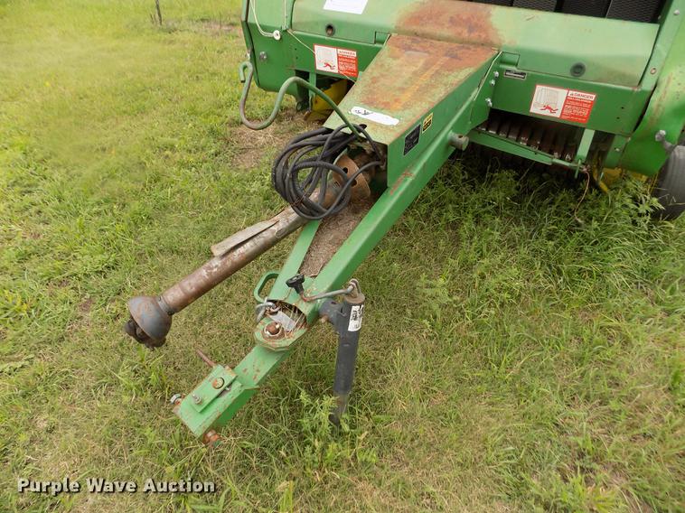 image for item DB9133 John Deere 530 round baler