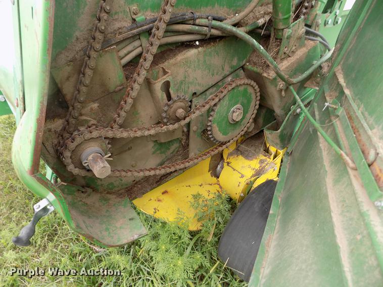 image for item DB9133 John Deere 530 round baler