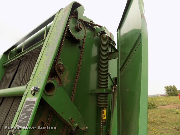 image for item DB9133 John Deere 530 round baler