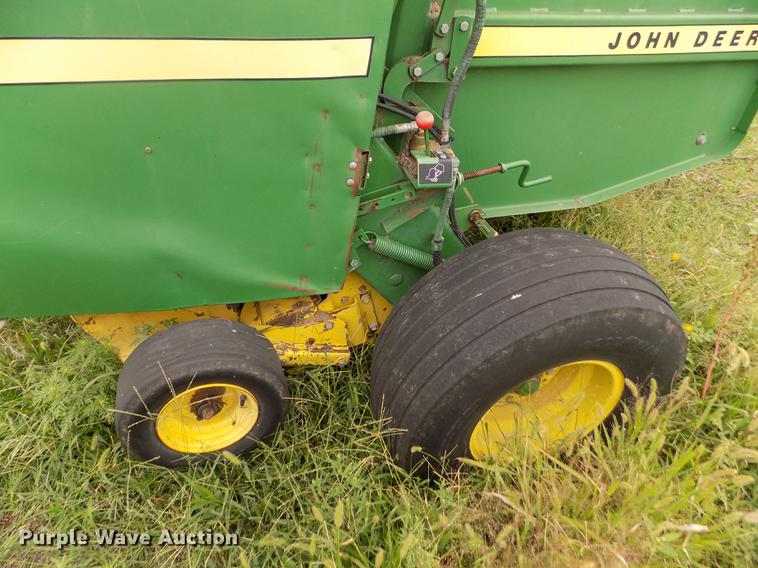 image for item DB9133 John Deere 530 round baler