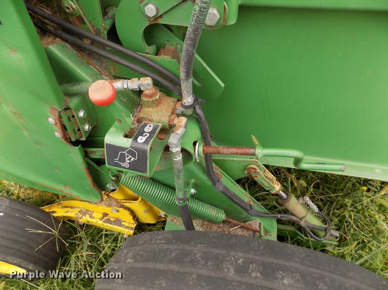 image for item DB9133 John Deere 530 round baler