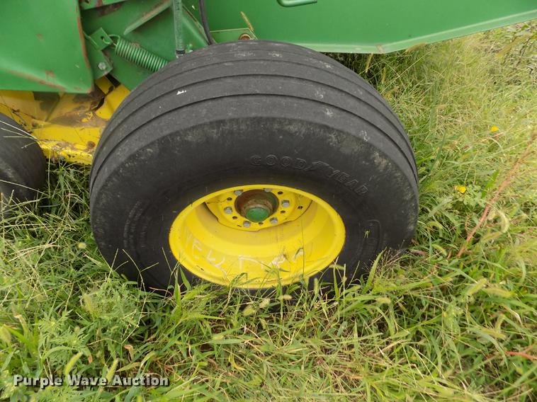 image for item DB9133 John Deere 530 round baler