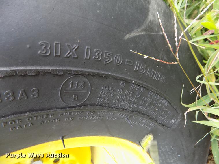 image for item DB9133 John Deere 530 round baler