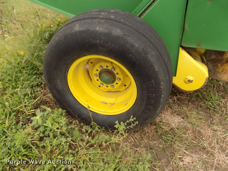 image for item DB9133 John Deere 530 round baler