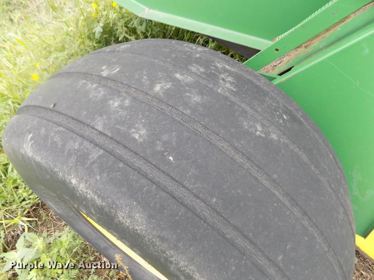 image for item DB9133 John Deere 530 round baler