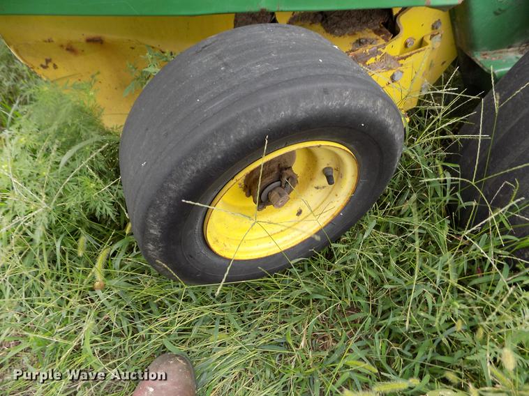 image for item DB9133 John Deere 530 round baler
