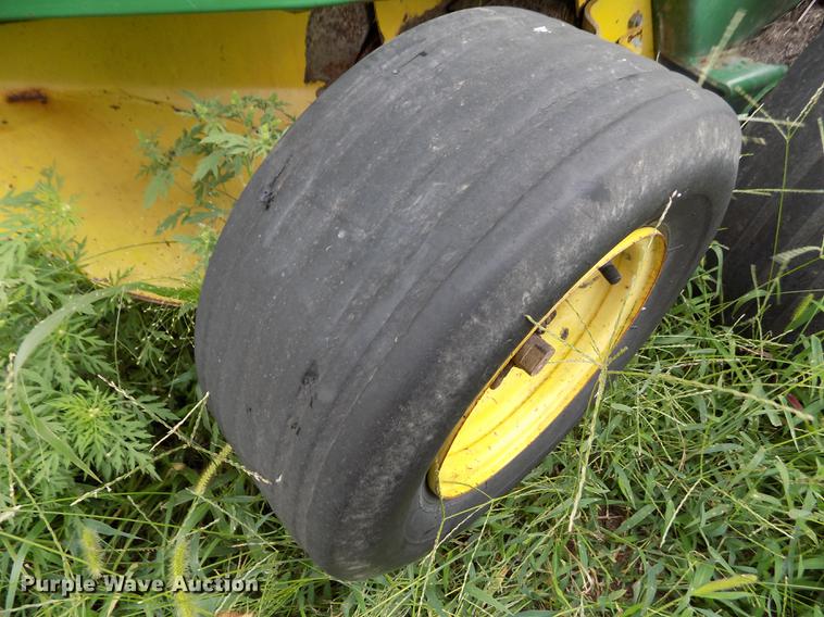image for item DB9133 John Deere 530 round baler