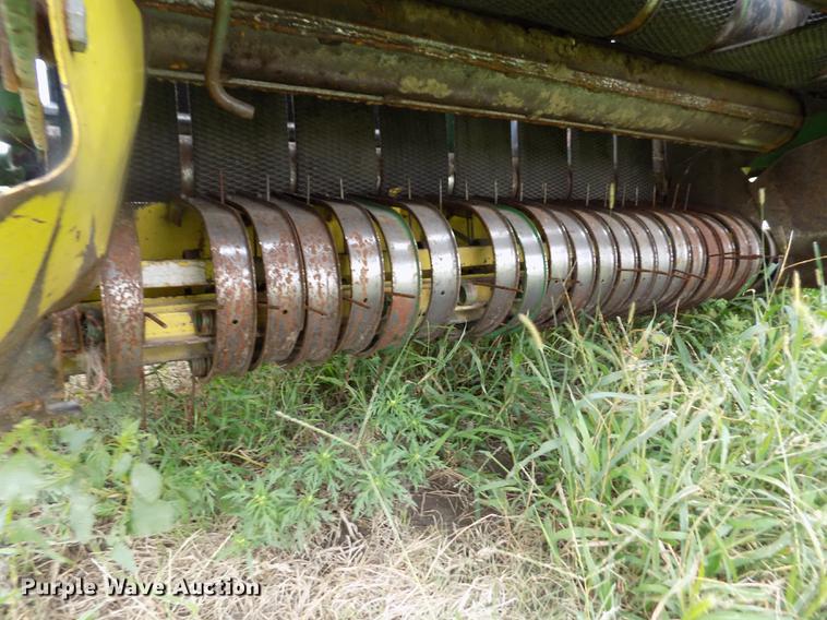 image for item DB9133 John Deere 530 round baler