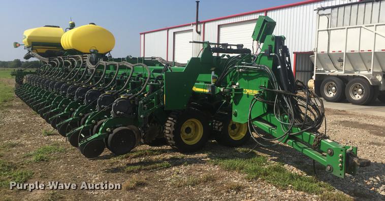 image for item DC0063 2013 John Deere DB90 no-till planter