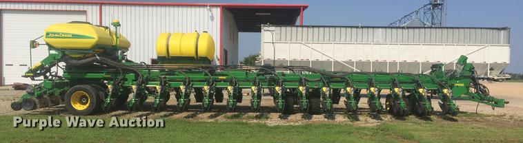 image for item DC0063 2013 John Deere DB90 no-till planter