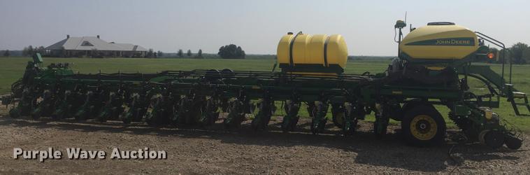 image for item DC0063 2013 John Deere DB90 no-till planter