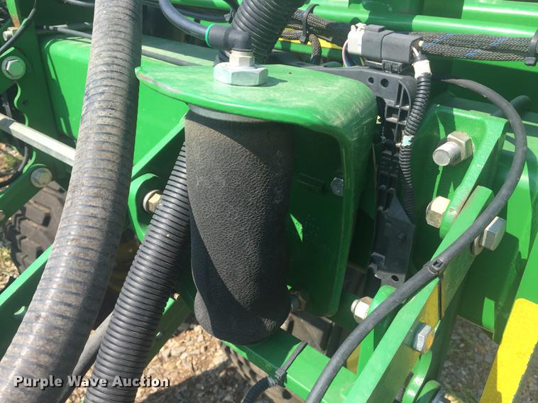 image for item DC0063 2013 John Deere DB90 no-till planter