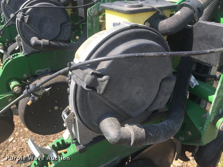 image for item DC0063 2013 John Deere DB90 no-till planter