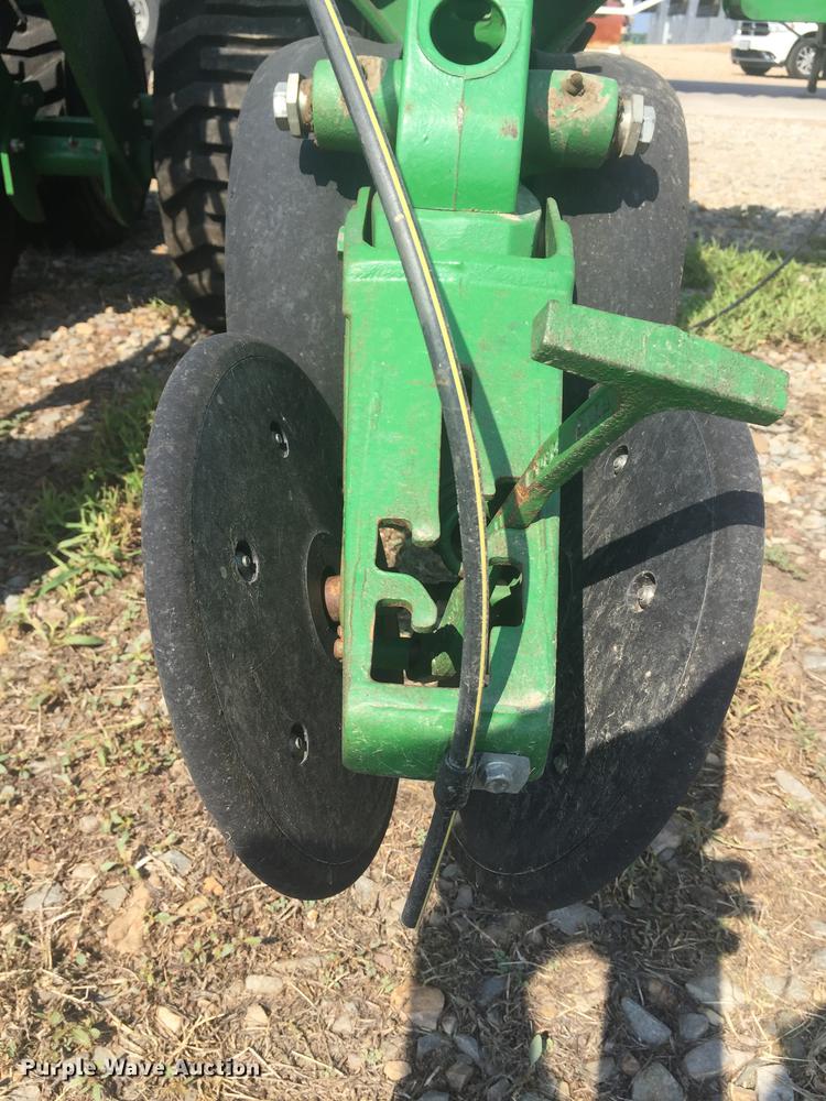 image for item DC0063 2013 John Deere DB90 no-till planter