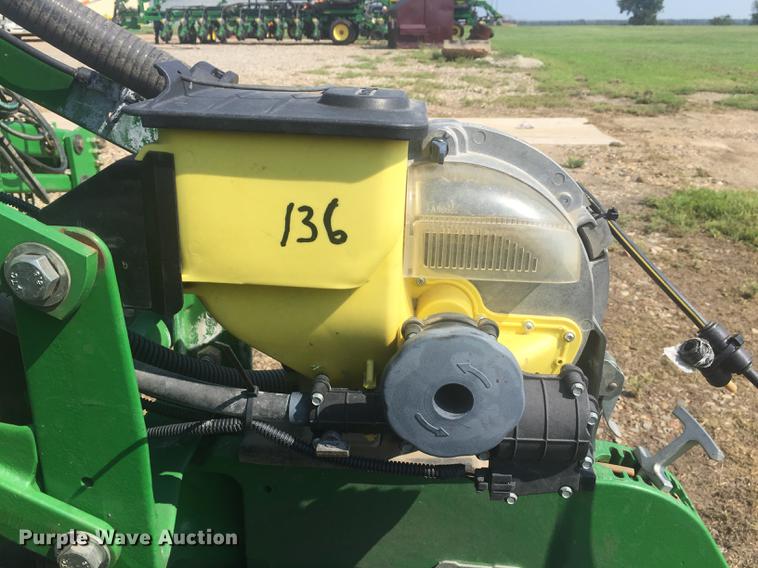 image for item DC0063 2013 John Deere DB90 no-till planter