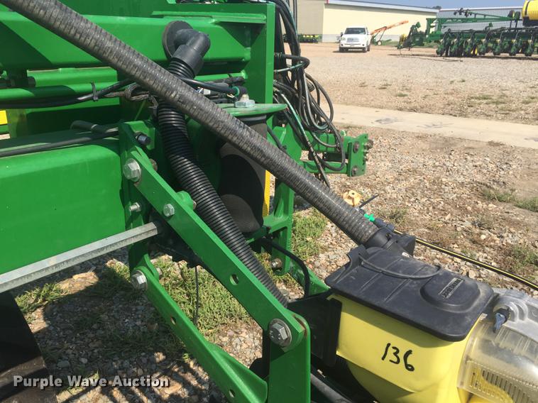 image for item DC0063 2013 John Deere DB90 no-till planter
