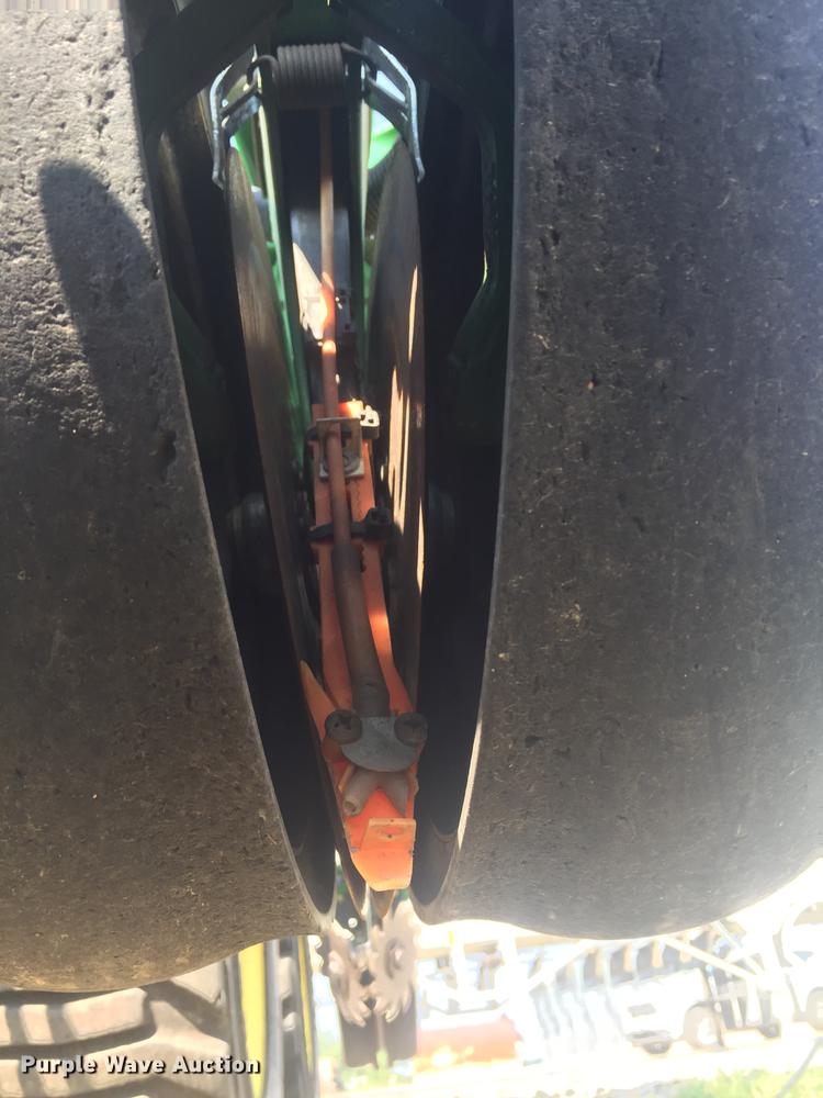image for item DC0063 2013 John Deere DB90 no-till planter