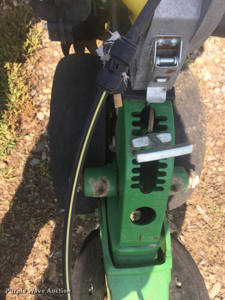 image for item DC0063 2013 John Deere DB90 no-till planter