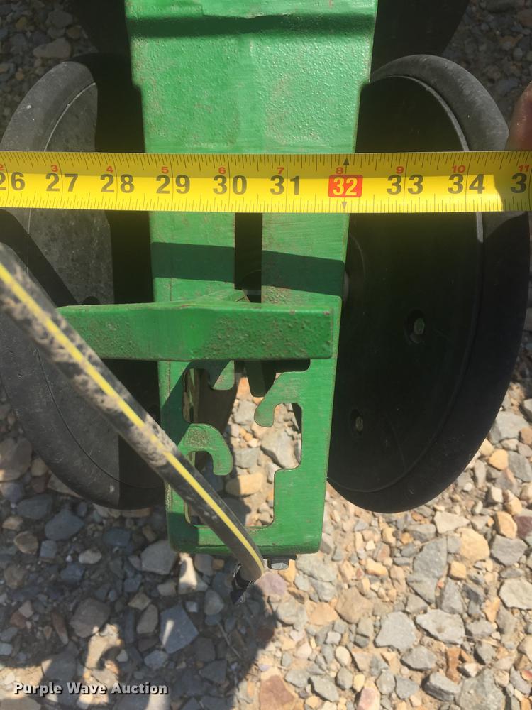 image for item DC0063 2013 John Deere DB90 no-till planter