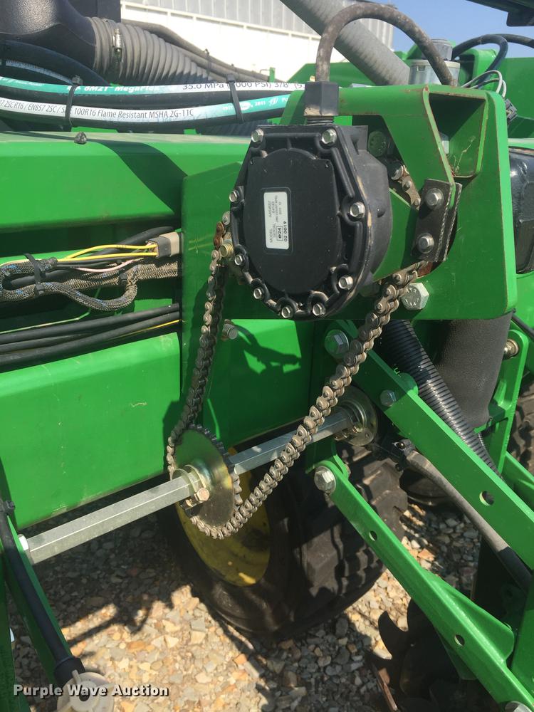 image for item DC0063 2013 John Deere DB90 no-till planter