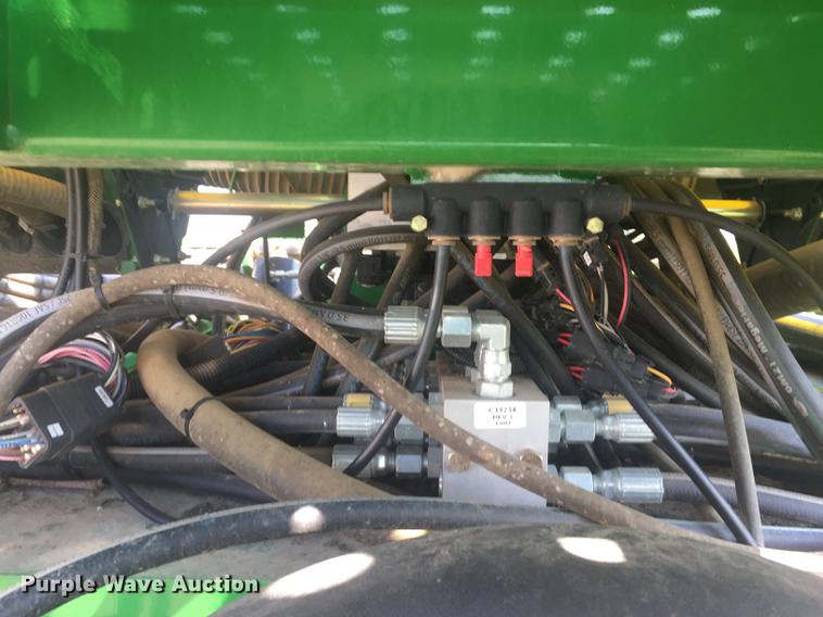 image for item DC0063 2013 John Deere DB90 no-till planter