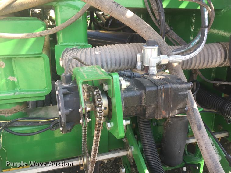 image for item DC0063 2013 John Deere DB90 no-till planter