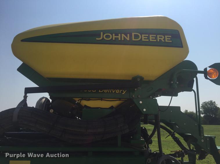 image for item DC0063 2013 John Deere DB90 no-till planter