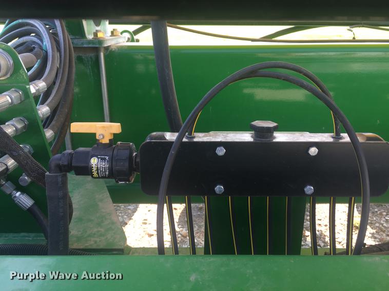image for item DC0063 2013 John Deere DB90 no-till planter
